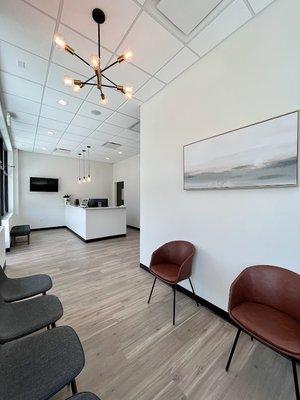 Come visit our beautiful and modern office, where we provide exemplary care to all our patients. Make your appointment with us today!