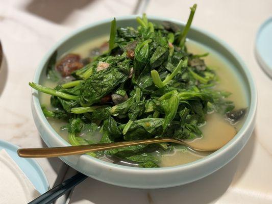 Pea sprouts in broth and preserved egg