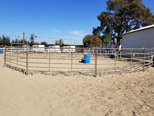 Round pen located in larger of 2 arena and turnouts.