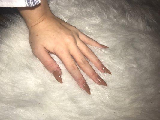 mountain peak shaped nude nails!