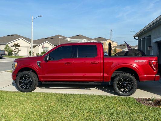 Level kit, 20" rims w/ 33/55/20 ridge grapplers all installed at coastal kustoms!