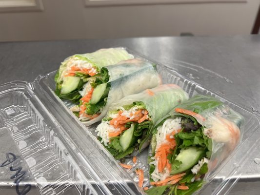 Shrimp summer roll comes with 4 pieces and sauce