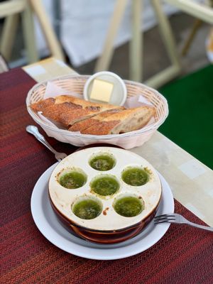 Les Escargots au beurre persill