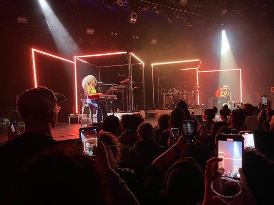 Ibeyi & their stage