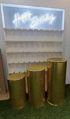 Champagne Wall 
Round Pedestal/Cylinders