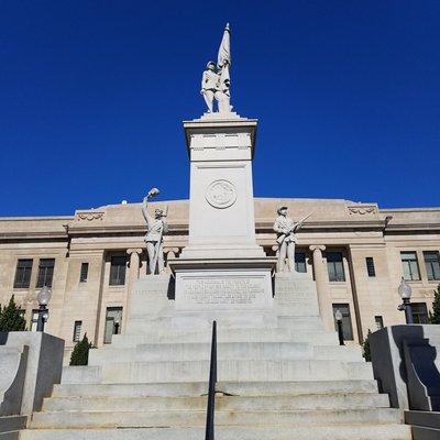 Soldiers Monument - Washington, IN 1913