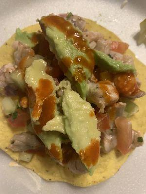 Tostada de ceviche de camarón