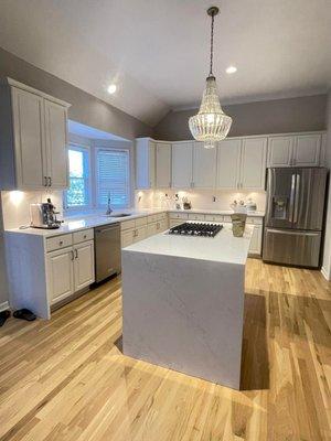 Kitchen Quartz Countertop/ Countertop Installation / Waterfall Kitchen Island