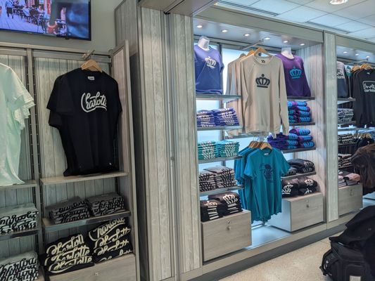 704 Shop at CLT Airport