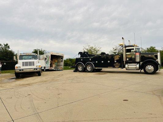 We offer affordable towing services in Arlington, Texas. Call us at 817-706-9285.