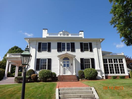 beautiful house on the lake we painted!