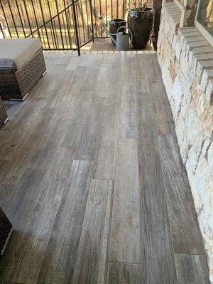 Fabulous tile (that looks exactly like hardwood!)