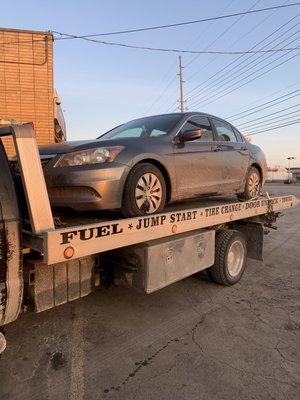 Flatbed tow truck