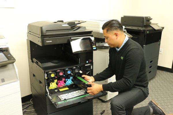 Our factory-trained service technicians excel at troubleshooting, diagnosing &
repairing name brand copiers and printers.