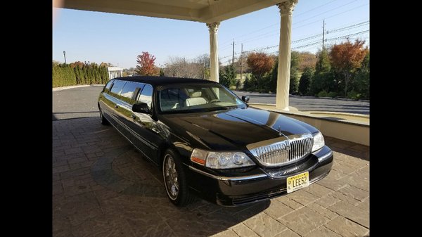 Classic 2011 8 to 10 passenger black Lincoln stretch limousine by presidential