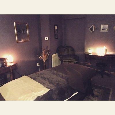 Relaxing, elegant & calming massage therapy room.