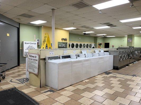 Tracy Suds Laundromat & Dry Cleaners