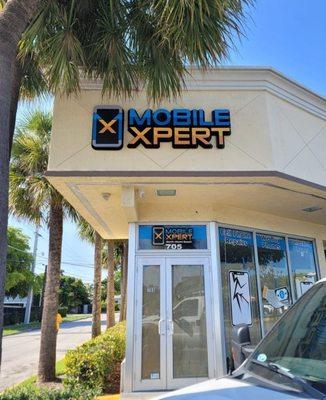 Mobile Xpert North Miami Beach store front