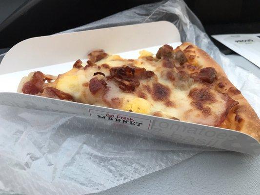 Bacon breakfast pizza