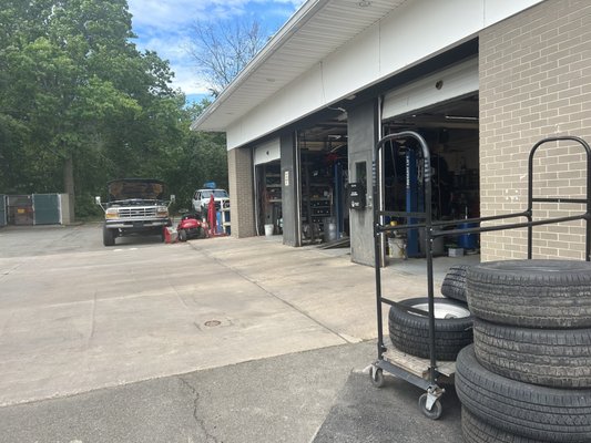 The garage always open to welcome customers if they have questions about the work being done in your vehicle