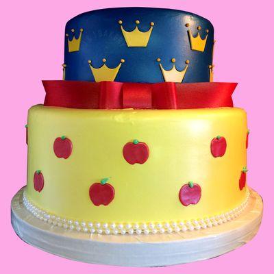 Snow White! Please order in store 2 weeks in advance for fondant cakes.