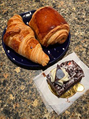 Croissant, Bouche Bche De Nol chocolate (Yule Log) individual serving