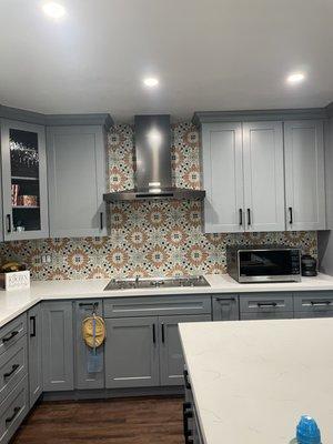 New kitchen remodel custom countertops, cabinets and decorative backsplash