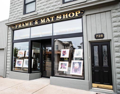 Outside view of the Frame and Mat Shop in Grand Haven.