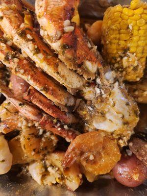 Garlic Snow Crab Leg, Shrimps, Corn, Sausage, and Potatoes