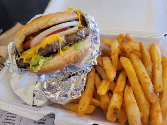 Cheeseburger with fries