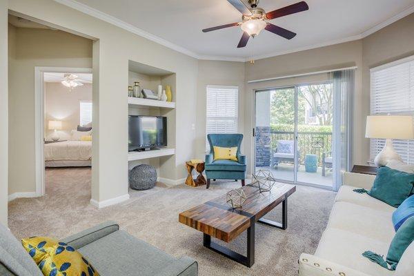 Cheswyck at Ballantyne - Spacious living rooms with ceiling fan