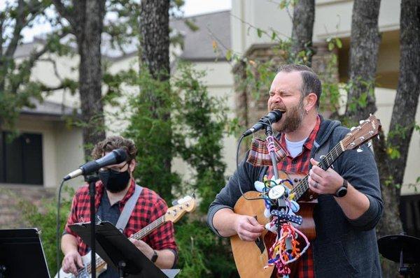 9am band-led worship outside