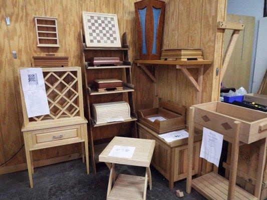 The MLCS Showroom and Outlet Store: completed woodcraft projects from MLCS Woodworking templates and plans.