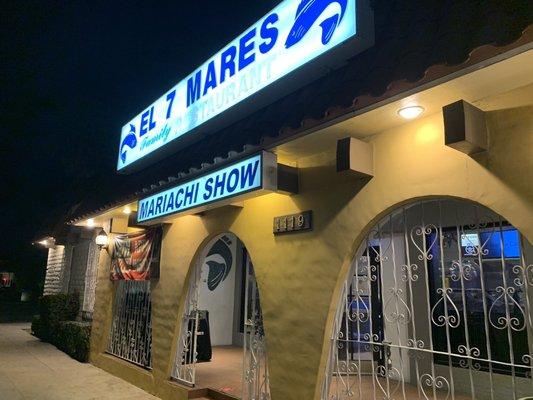 1119 First st San Fernando Ca 91340  818/837-3840  Celebramos todo tipo de ocacion  Música en vivo.