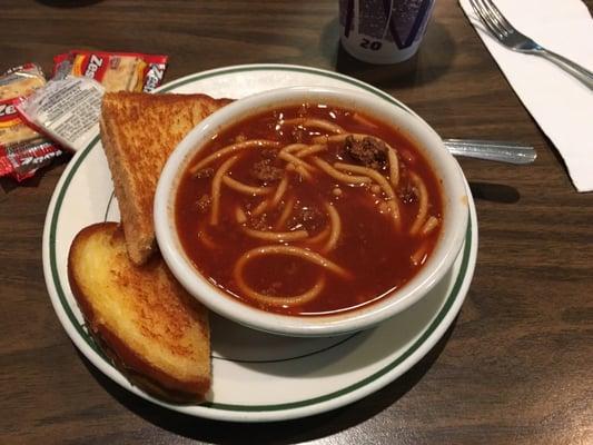 Chili with grilled cheese