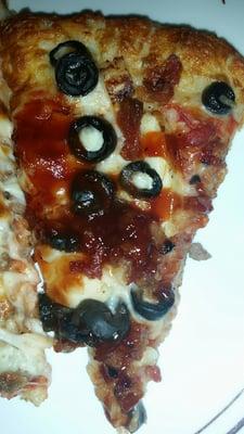 Barbecue chicken pizza with olives