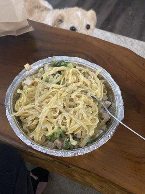 Had potential except all I could taste was pepper and there was no sauce and barely any broccoli and chicken. It was just dry noodles.