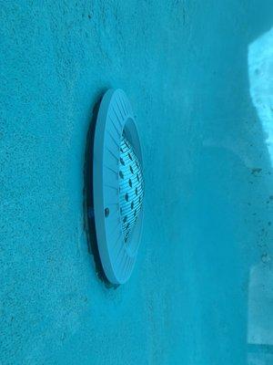 Pool light with horrible installation