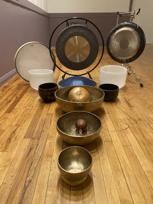 Gongs and bowls