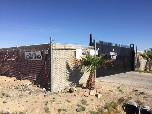 Front of the Rosamond Recycling Center