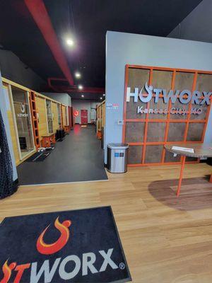 Open 24/7 to accommodate your busy schedule! No excuses, you've got 15 min for a HIIT workout! ;)