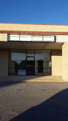 1500 sqft end cap space for lease off 10th Street