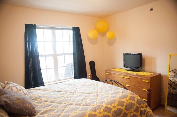 Big bedrooms and plenty of sun can be found in your one bedroom apartment at Autumn Wood!