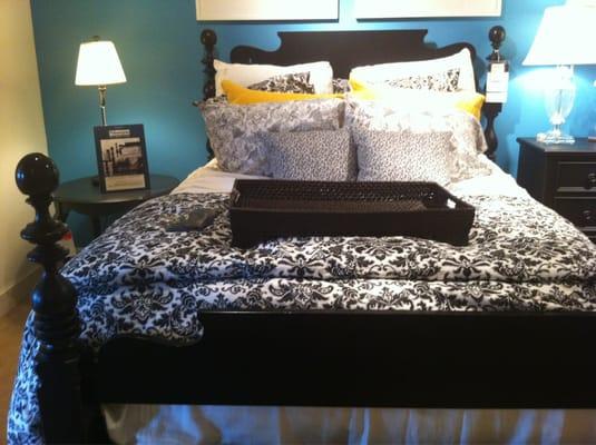 Love this Quincy post bed in black...