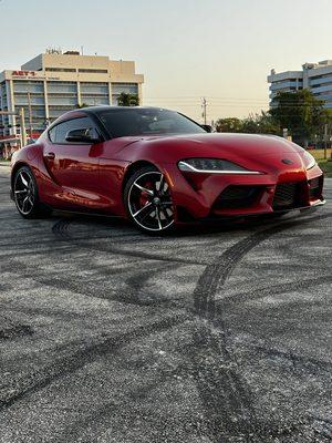 Roof wrap and reflective red caliper on this beautiful Supra