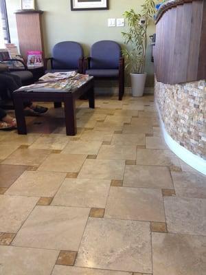 waiting room. very clean :)