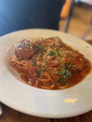 Linguine with meatballs