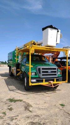 Bucket truck