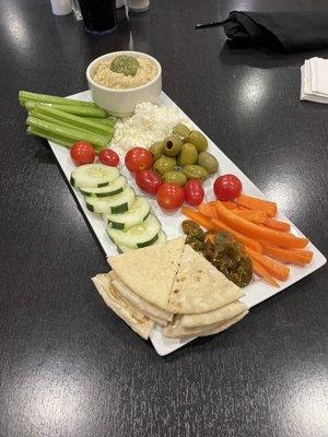 Pita and hummus appetizer