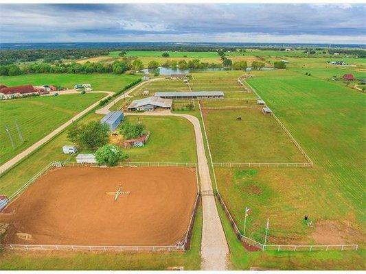 Sonador Horse Farm - 44 Acre Facility with Pasture, Arena, and Riding Trails